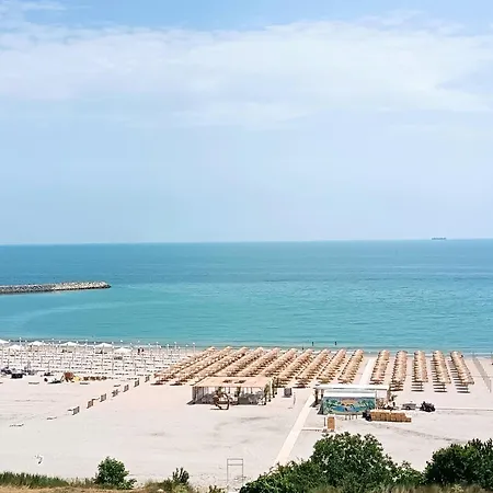 Sunrise Beachfront Relax Appartement *