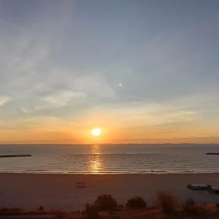 公寓 Sunrise Beachfront Relax 康斯坦察