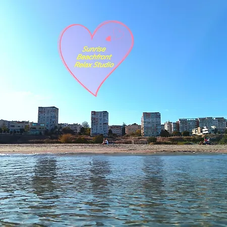 Sunrise Beachfront Relax 公寓