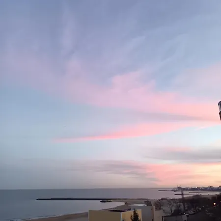 Apartament Sunrise Beachfront Relax Constanţa